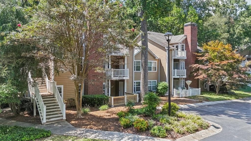 2 bedroom, 2 bathroom, 1,017 sq ft condominium for sale at 2210 River Heights Court, Marietta, GA 30067 — photo 2