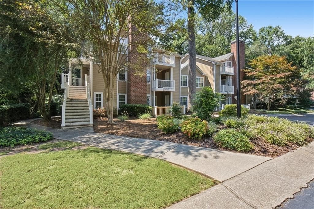 2 bedroom, 2 bathroom, 1,017 sq ft condominium for sale at 2210 River Heights Court, Marietta, GA 30067 — photo 4