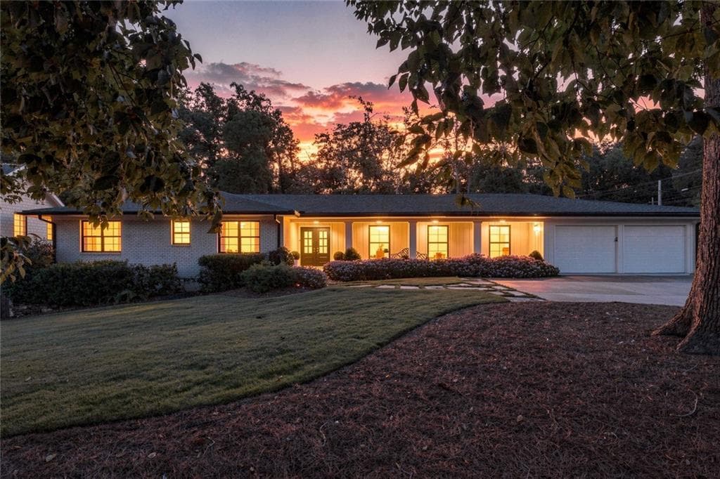 4 bedroom, 3 bathroom, 2,636 sq ft single family residence under contract at 3125 Wood Valley Road, Atlanta, GA 30327 — photo 2