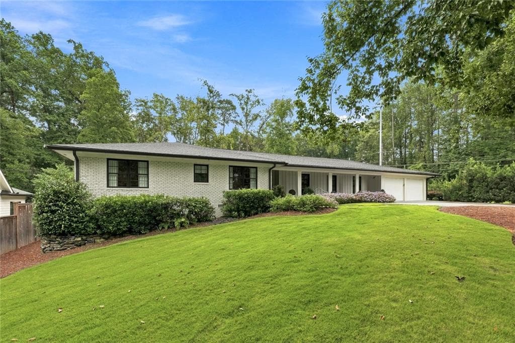 4 bedroom, 3 bathroom, 2,636 sq ft single family residence under contract at 3125 Wood Valley Road, Atlanta, GA 30327 — photo 5