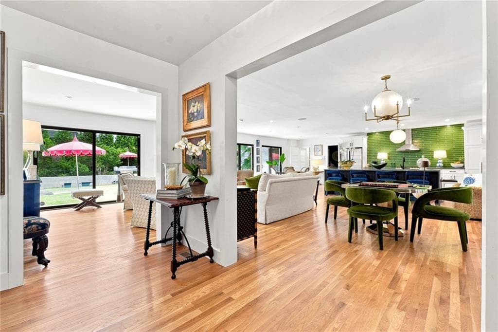 4 bedroom, 3 bathroom, 2,636 sq ft single family residence under contract at 3125 Wood Valley Road, Atlanta, GA 30327 — photo 8