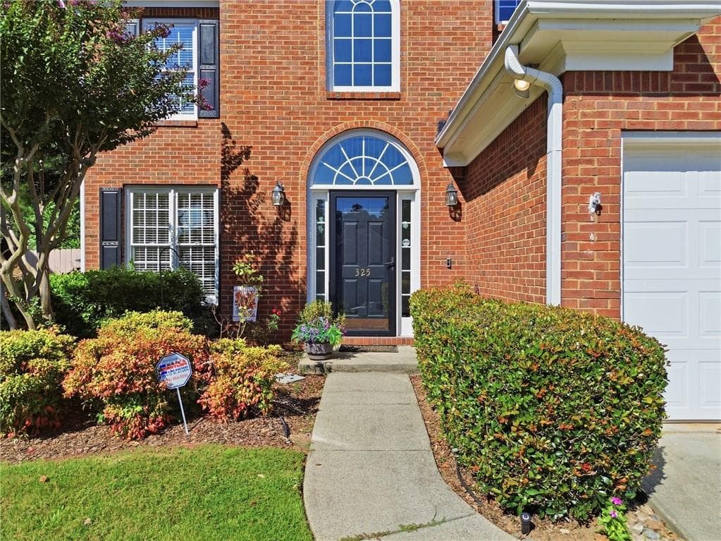 3 bedroom, 3 bathroom, 2,202 sq ft single family residence for sale at 325 Oak Alley Court, Johns Creek, GA 30022 — photo 2