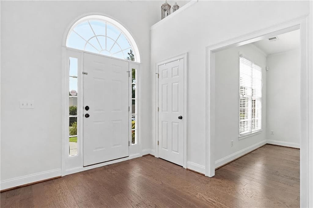 3 bedroom, 3 bathroom, 2,202 sq ft single family residence for sale at 325 Oak Alley Court, Johns Creek, GA 30022 — photo 3
