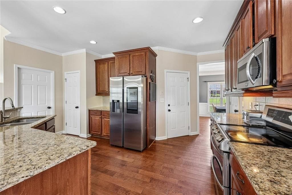 6 bedroom, 4 bathroom, 4,090 sq ft single family residence for sale at 2100 Apalachee Trail, Monroe, GA 30656 — photo 5