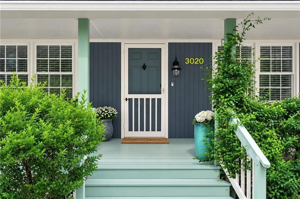 3 bedroom, 3 bathroom, 2,062 sq ft single family residence for sale at 3020 Parkridge Drive, Brookhaven, GA 30319 — photo 2