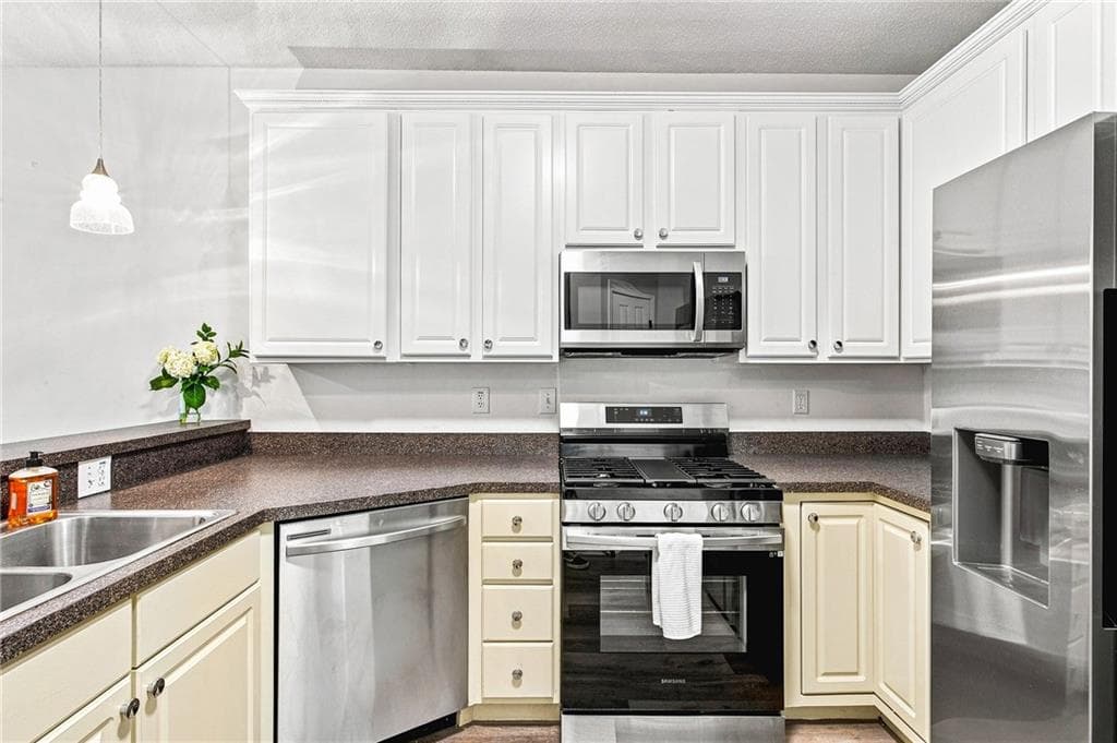 4 bedroom, 3 bathroom, 2,576 sq ft single family residence under contract at 2268 Northbrook Ridge, Kennesaw, GA 30152 — photo 5