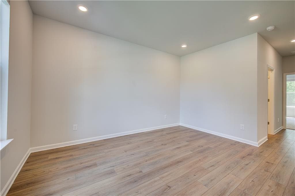 5 bedroom, 4 bathroom, 3,855 sq ft single family residence for sale at 804 Moreland Drive, Hampton, GA 30228 — photo 6