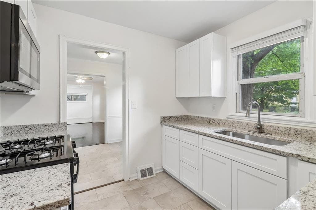 3 bedroom, 2 bathroom, 1,356 sq ft single family residence for sale at 3446 Louise Street, Hapeville, GA 30354 — photo 8
