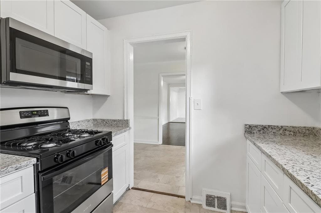 3 bedroom, 2 bathroom, 1,356 sq ft single family residence for sale at 3446 Louise Street, Hapeville, GA 30354 — photo 9