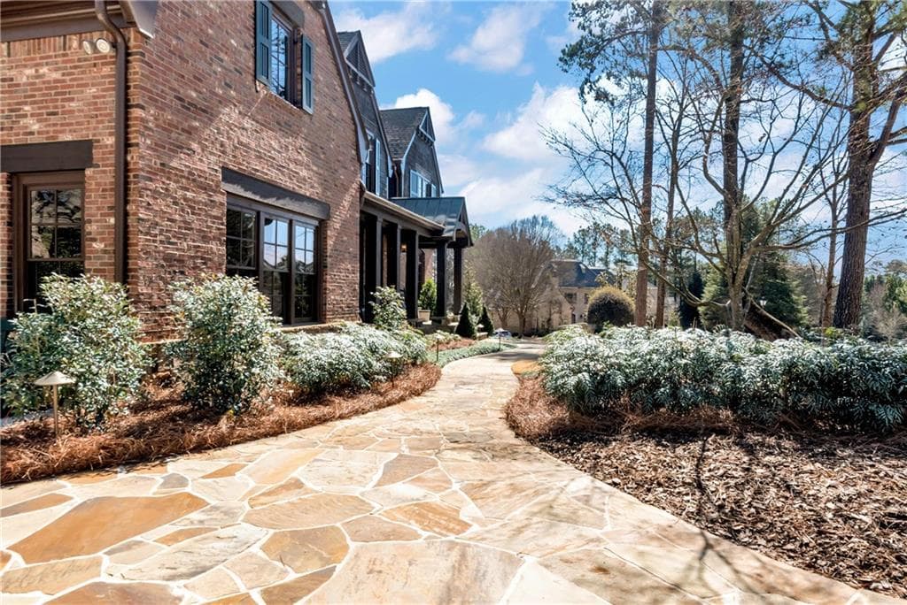 6 bedroom, 8 bathroom, 10,100 sq ft single family residence for sale at 902 Little Darby Lane, Suwanee, GA 30024 — photo 5