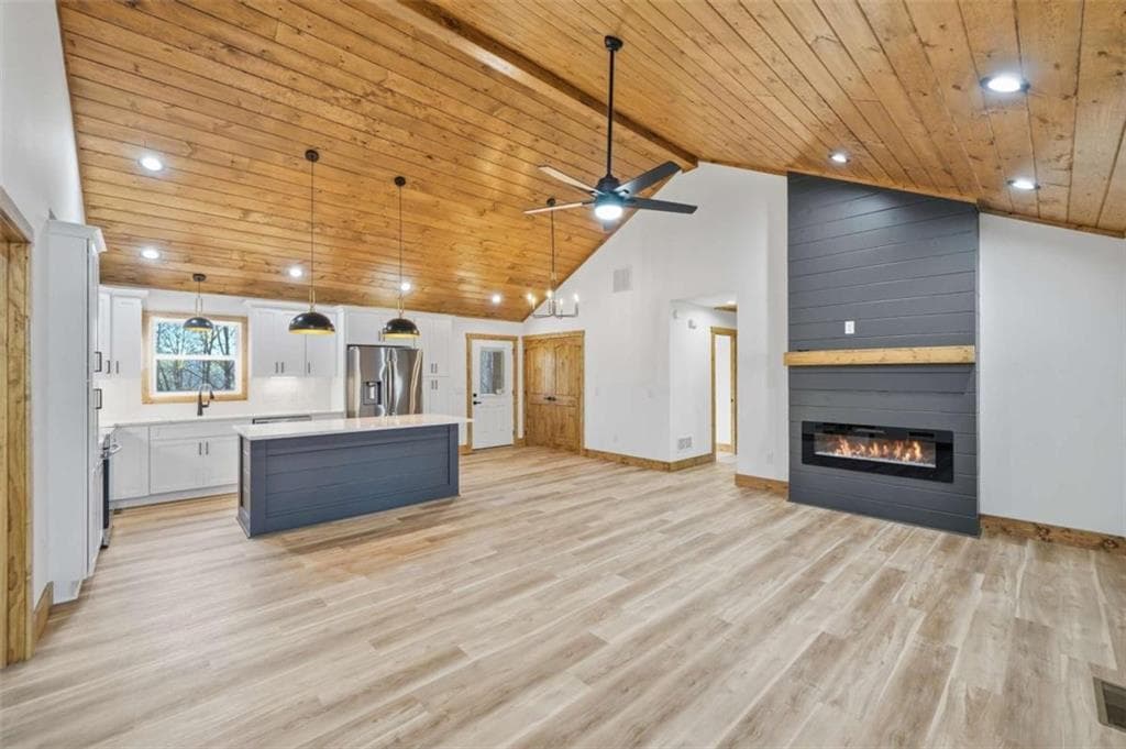 3 bedroom, 2 bathroom, 1,222 sq ft single family residence for sale at 1883 Newport Drive, Ellijay, GA 30540 — photo 3