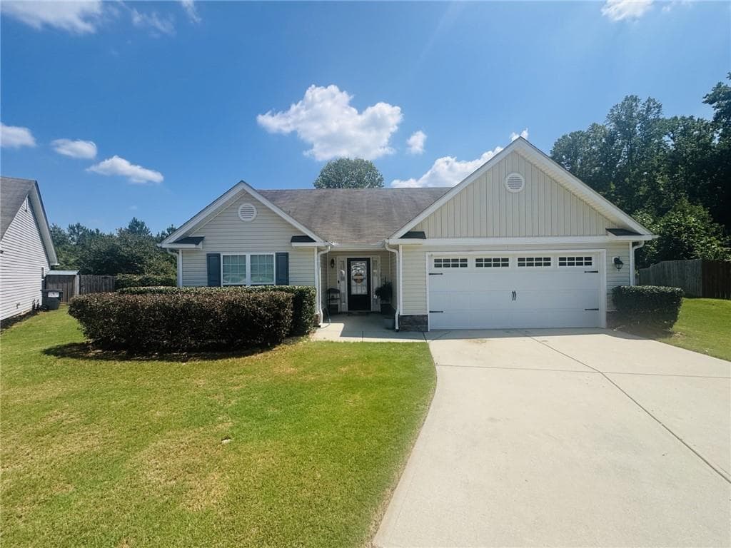 3 bedroom, 2 bathroom, 1,642 sq ft single family residence for sale at 110 Manchester Lane, Jefferson, GA 30549 — photo 2