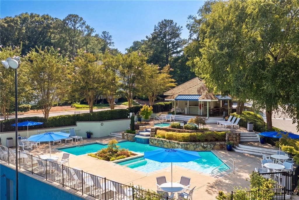 2 bedroom, 2 bathroom, 1,223 sq ft condominium for sale at 711 Glenleaf Drive, Peachtree Corners, GA 30092 — photo 2