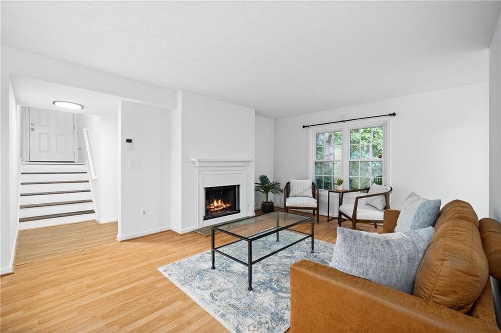 2 bedroom, 2 bathroom, 1,223 sq ft condominium for sale at 711 Glenleaf Drive, Peachtree Corners, GA 30092 — photo 4