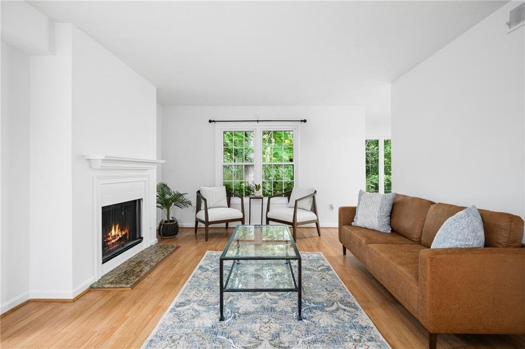 2 bedroom, 2 bathroom, 1,223 sq ft condominium for sale at 711 Glenleaf Drive, Peachtree Corners, GA 30092 — photo 6