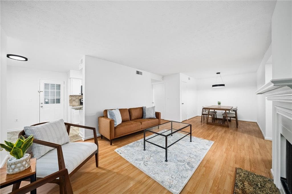 2 bedroom, 2 bathroom, 1,223 sq ft condominium for sale at 711 Glenleaf Drive, Peachtree Corners, GA 30092 — photo 9