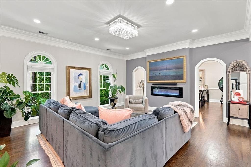4 bedroom, 3 bathroom, 2,852 sq ft single family residence for sale at 995 Willeo Road, Roswell, GA 30075 — photo 3
