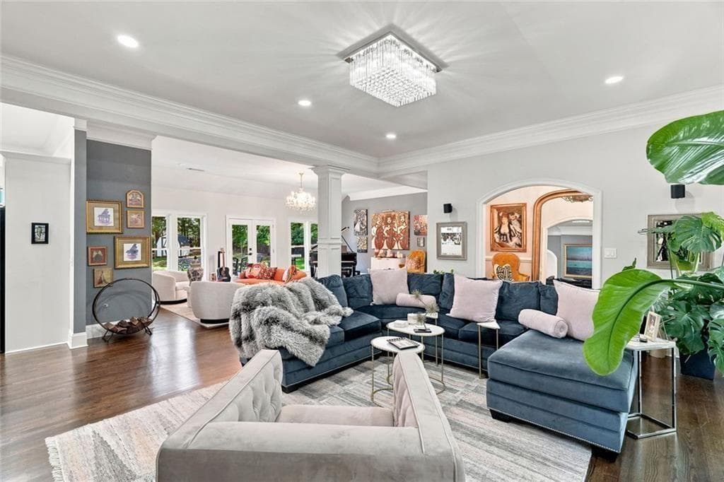 4 bedroom, 3 bathroom, 2,852 sq ft single family residence for sale at 995 Willeo Road, Roswell, GA 30075 — photo 4