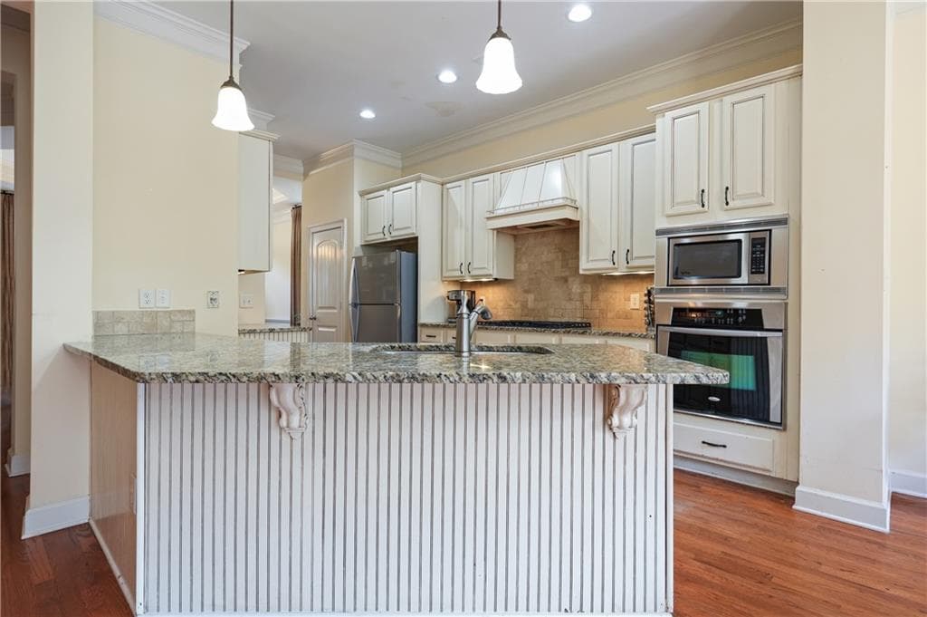 3 bedroom, 4 bathroom, 2,116 sq ft townhouse for sale at 900 Telfair Close, Sandy Springs, GA 30350 — photo 4