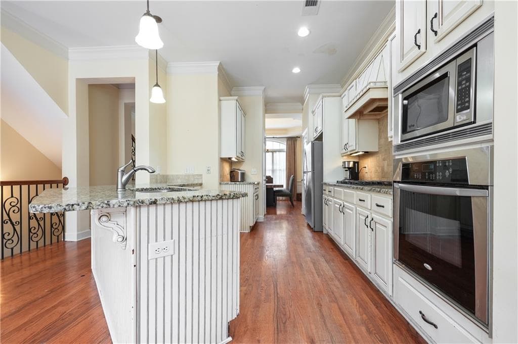 3 bedroom, 4 bathroom, 2,116 sq ft townhouse for sale at 900 Telfair Close, Sandy Springs, GA 30350 — photo 6