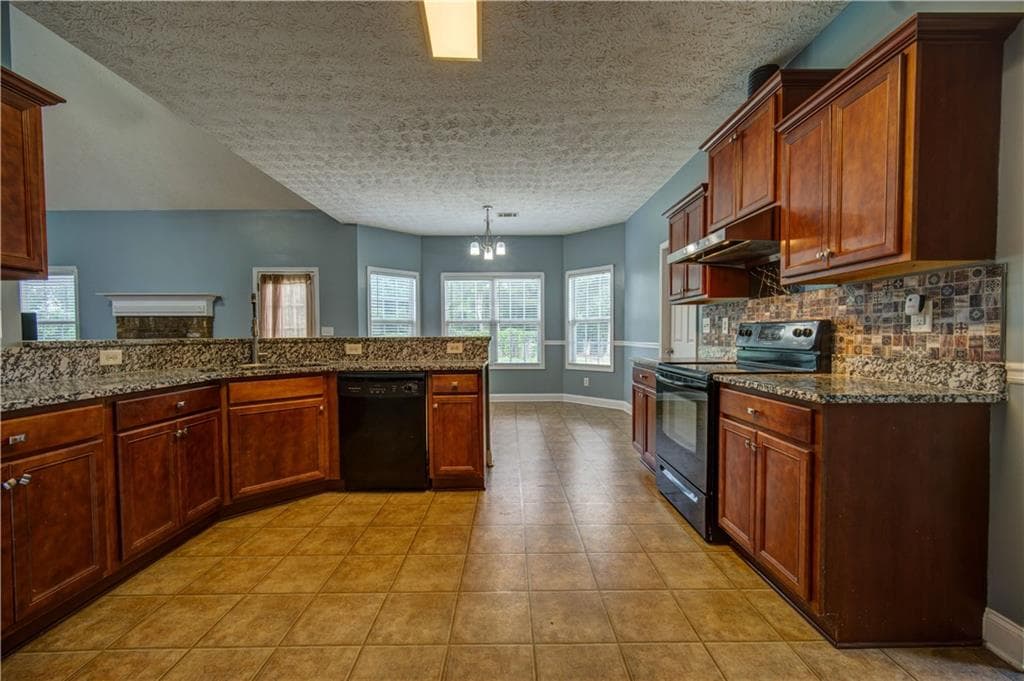 4 bedroom, 3 bathroom, 2,740 sq ft single family residence under contract at 249 Hedgewood Drive, Hampton, GA 30228 — photo 5