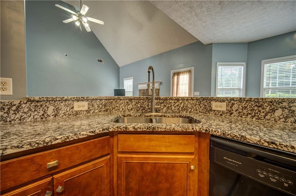 4 bedroom, 3 bathroom, 2,740 sq ft single family residence under contract at 249 Hedgewood Drive, Hampton, GA 30228 — photo 8