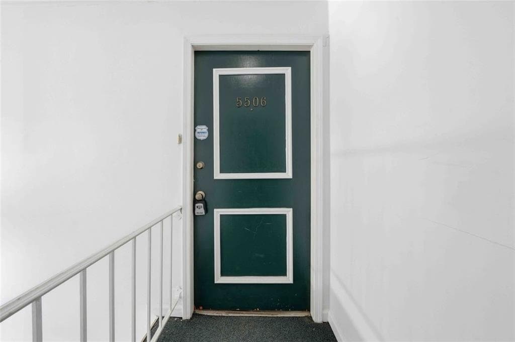 2 bedroom, 2 bathroom, 1,072 sq ft condominium for sale at 5506 Kingsport Drive, Atlanta, GA 30342 — photo 3