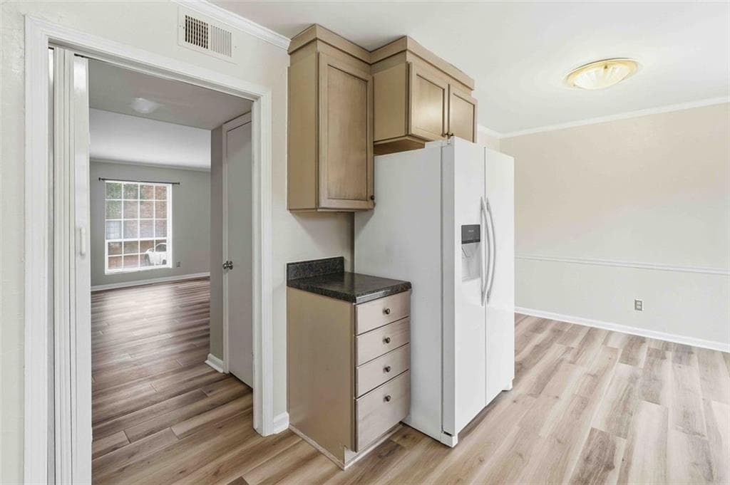 2 bedroom, 2 bathroom, 1,072 sq ft condominium for sale at 5506 Kingsport Drive, Atlanta, GA 30342 — photo 9
