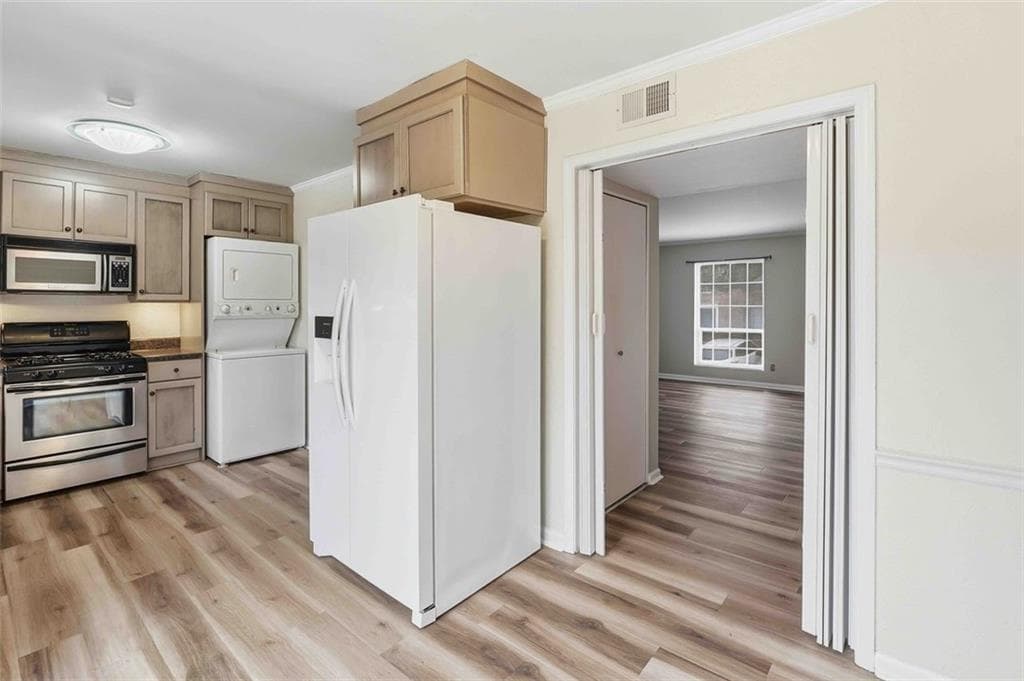 2 bedroom, 2 bathroom, 1,072 sq ft condominium for sale at 5506 Kingsport Drive, Atlanta, GA 30342 — photo 10