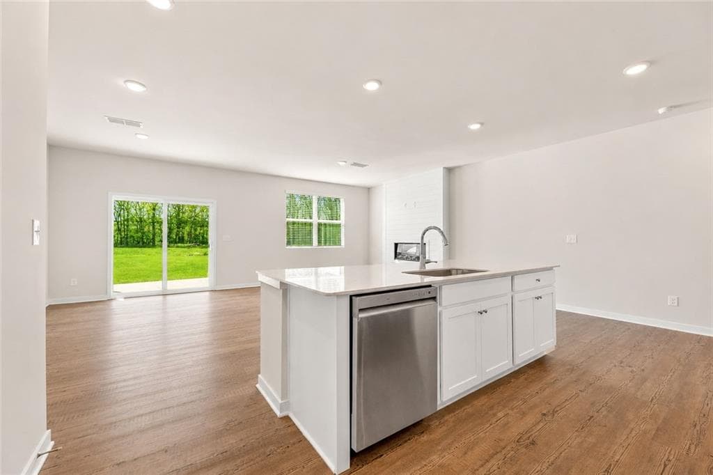 3 bedroom, 3 bathroom, 1,842 sq ft townhouse for rent at 7429 Quinn Place, Flowery Branch, GA 30542 for $2,280 a month — photo 3