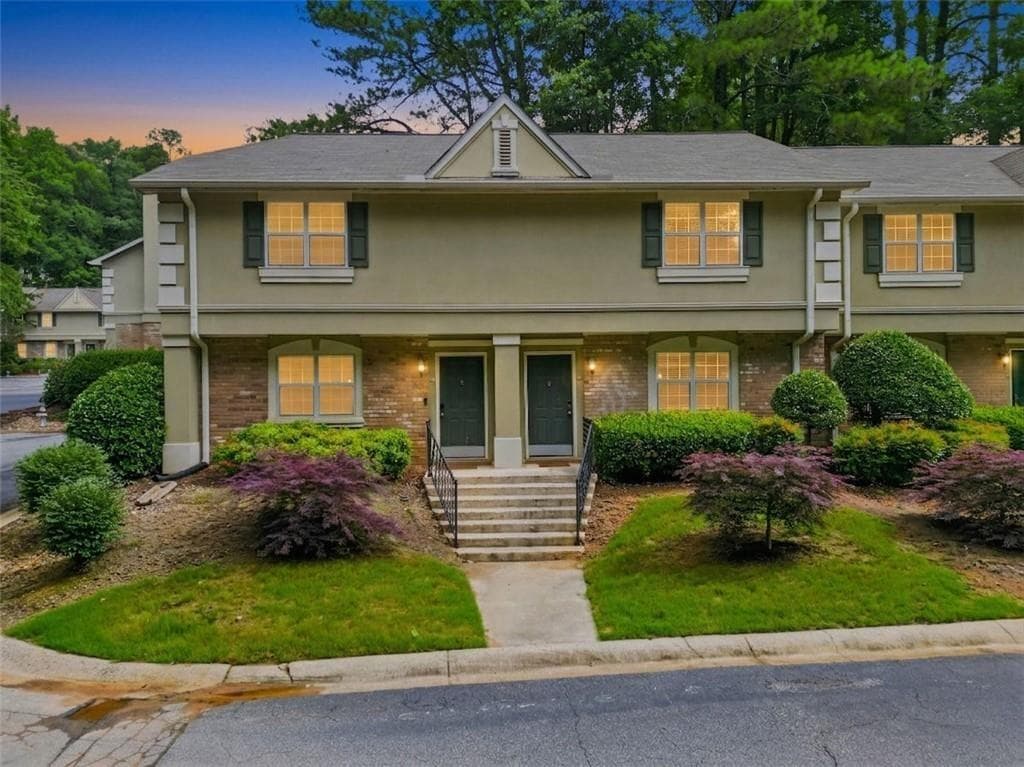 2 bedroom, 3 bathroom, 1,324 sq ft condominium for sale at 6900 Roswell Road L2, Sandy Springs, GA 30328 — photo 3