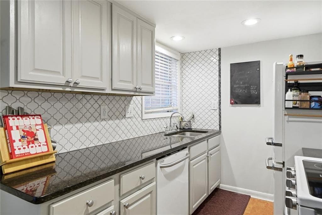 2 bedroom, 3 bathroom, 1,324 sq ft condominium for sale at 6900 Roswell Road L2, Sandy Springs, GA 30328 — photo 10