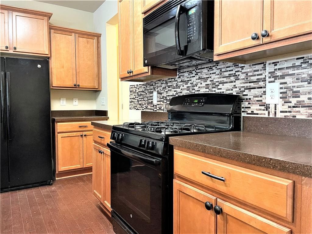 3 bedroom, 3 bathroom, 1,760 sq ft townhouse for rent at 220 Bobbie Way, Woodstock, GA 30189 for $2,050 a month — photo 2
