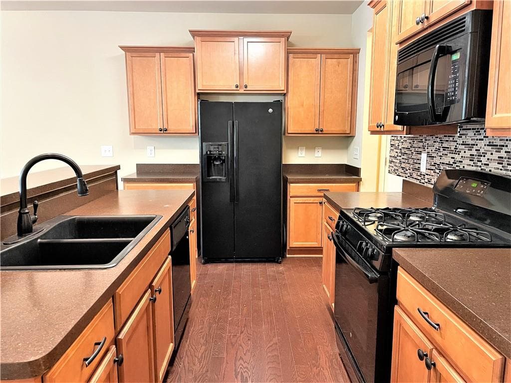3 bedroom, 3 bathroom, 1,760 sq ft townhouse for rent at 220 Bobbie Way, Woodstock, GA 30189 for $2,050 a month — photo 3