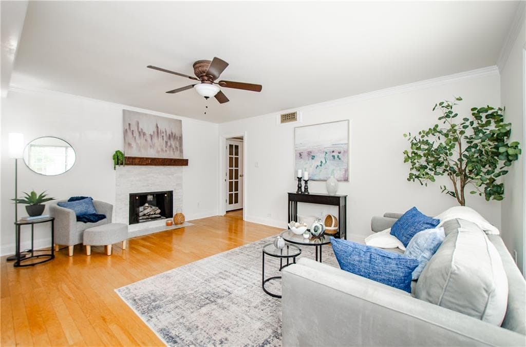 3 bedroom, 2 bathroom, 1,368 sq ft condominium for sale at 5400 Roswell Road D4, Sandy Springs, GA 30342