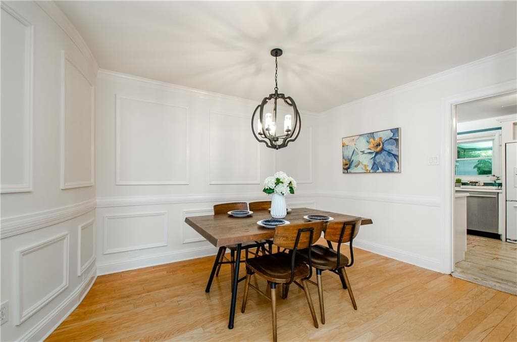 3 bedroom, 2 bathroom, 1,368 sq ft condominium for sale at 5400 Roswell Road D4, Sandy Springs, GA 30342 — photo 5