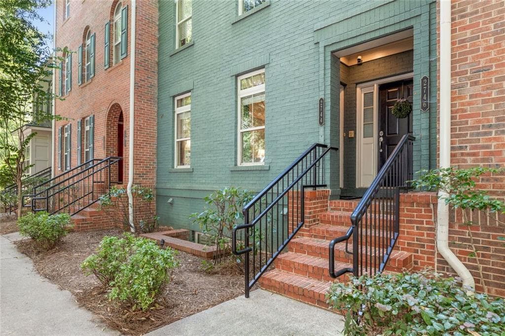 2 bedroom, 2 bathroom, 1,400 sq ft condominium for sale at 2744 Wander Lane, Alpharetta, GA 30022 — photo 2