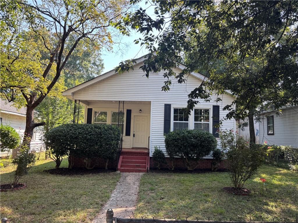 3 bedroom, 1 bathroom, 1,064 sq ft single family residence for sale at 8 Akron Street, Cartersville, GA 30120 — photo 2