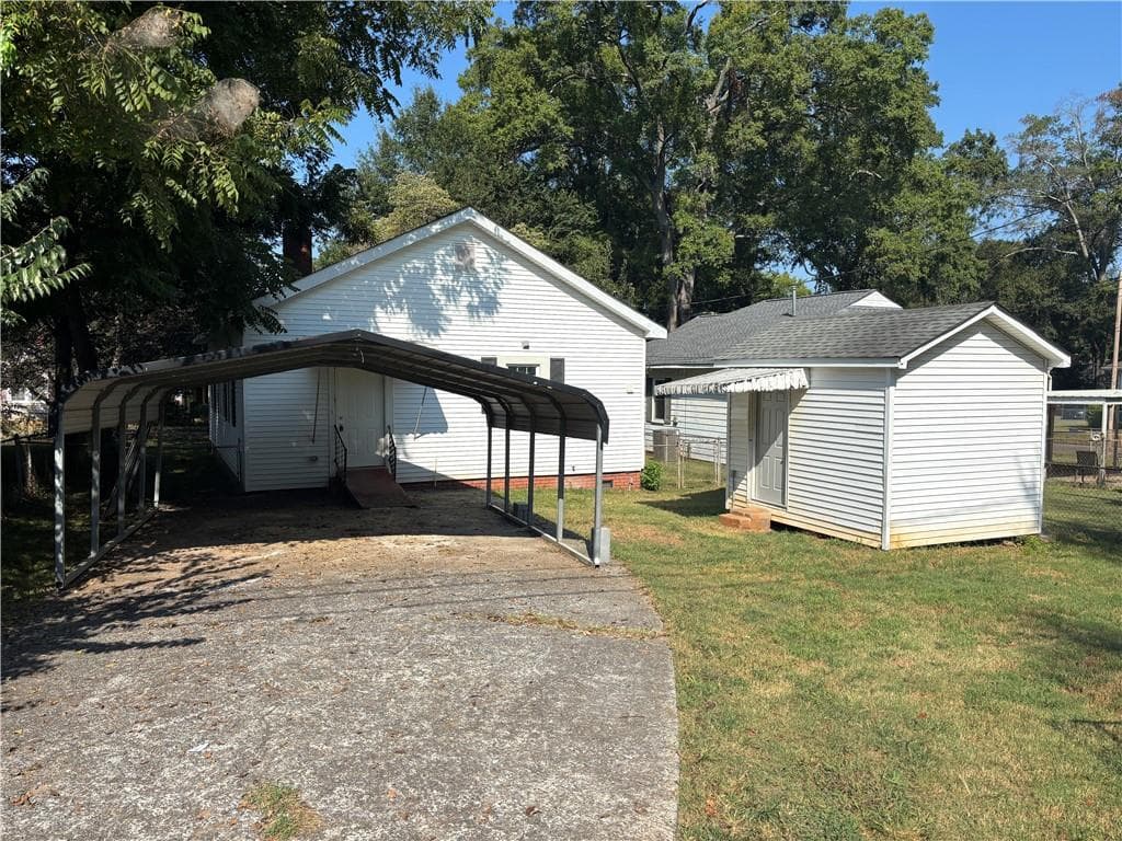 3 bedroom, 1 bathroom, 1,064 sq ft single family residence for sale at 8 Akron Street, Cartersville, GA 30120 — photo 5