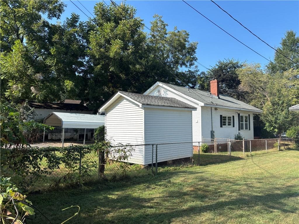 3 bedroom, 1 bathroom, 1,064 sq ft single family residence for sale at 8 Akron Street, Cartersville, GA 30120 — photo 6
