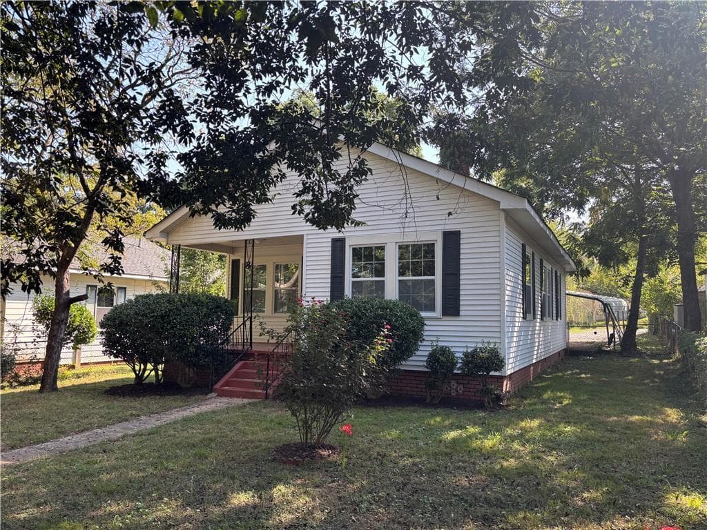 3 bedroom, 1 bathroom, 1,064 sq ft single family residence for sale at 8 Akron Street, Cartersville, GA 30120 — photo 3