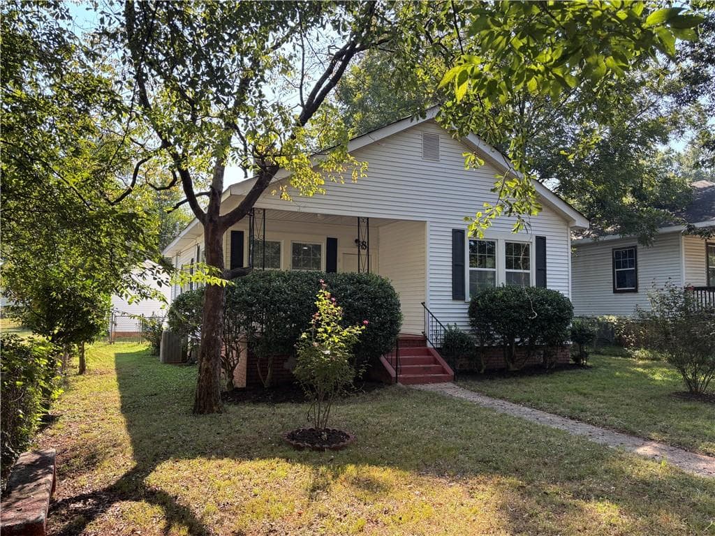 3 bedroom, 1 bathroom, 1,064 sq ft single family residence for sale at 8 Akron Street, Cartersville, GA 30120 — photo 4