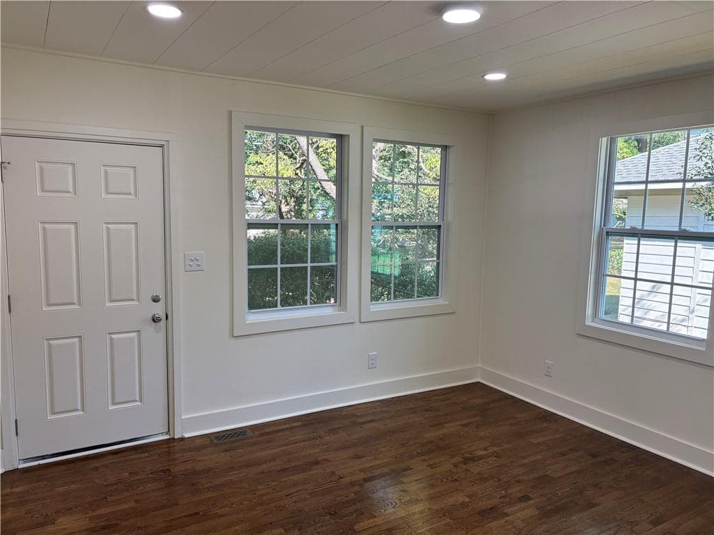 3 bedroom, 1 bathroom, 1,064 sq ft single family residence for sale at 8 Akron Street, Cartersville, GA 30120 — photo 9