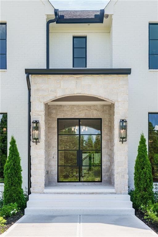6 bedroom, 7 bathroom, 7,100 sq ft single family residence for sale at 290 Christopher Robin Road, Alpharetta, GA 30005 — photo 4