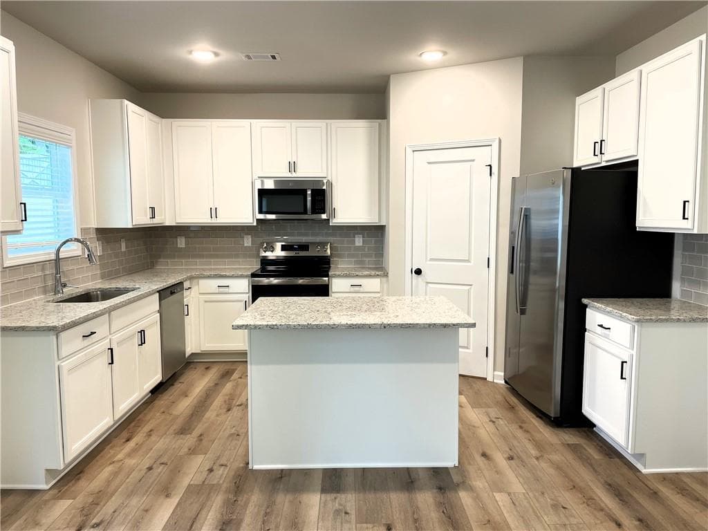 4 bedroom, 3 bathroom, 2,138 sq ft single family residence for rent at 414 Fox Creek Dr, Braselton, GA 30517 for $2,195 a month — photo 3