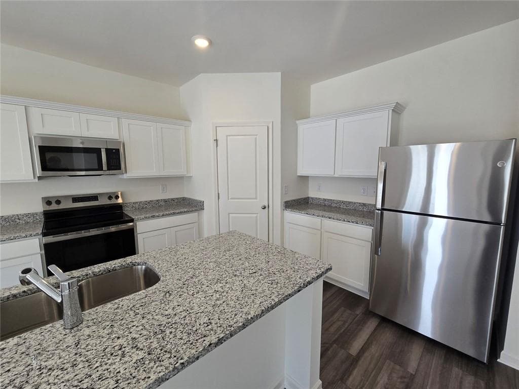 5 bedroom, 3 bathroom, 2,722 sq ft single family residence for rent at 73 Rowlett Place, Bethlehem, GA 30620 for $2,100 a month — photo 3