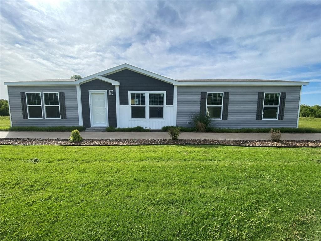 3 bedroom, 2 bathroom, 1,530 sq ft single family residence for sale at 326 Thomas Street, Eatonton, GA 31024