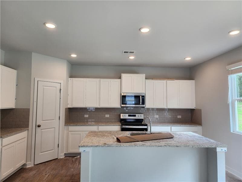 4 bedroom, 3 bathroom, 2,406 sq ft single family residence for rent at 5117 Union Heights Way, Flowery Branch, GA 30542 for $2,450 a month — photo 5
