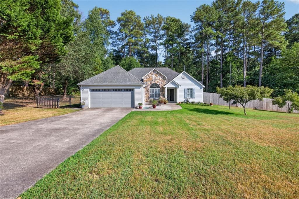 3 bedroom, 2 bathroom, 1,501 sq ft single family residence for sale at 4290 Perrinton Trail, Loganville, GA 30052 — photo 2