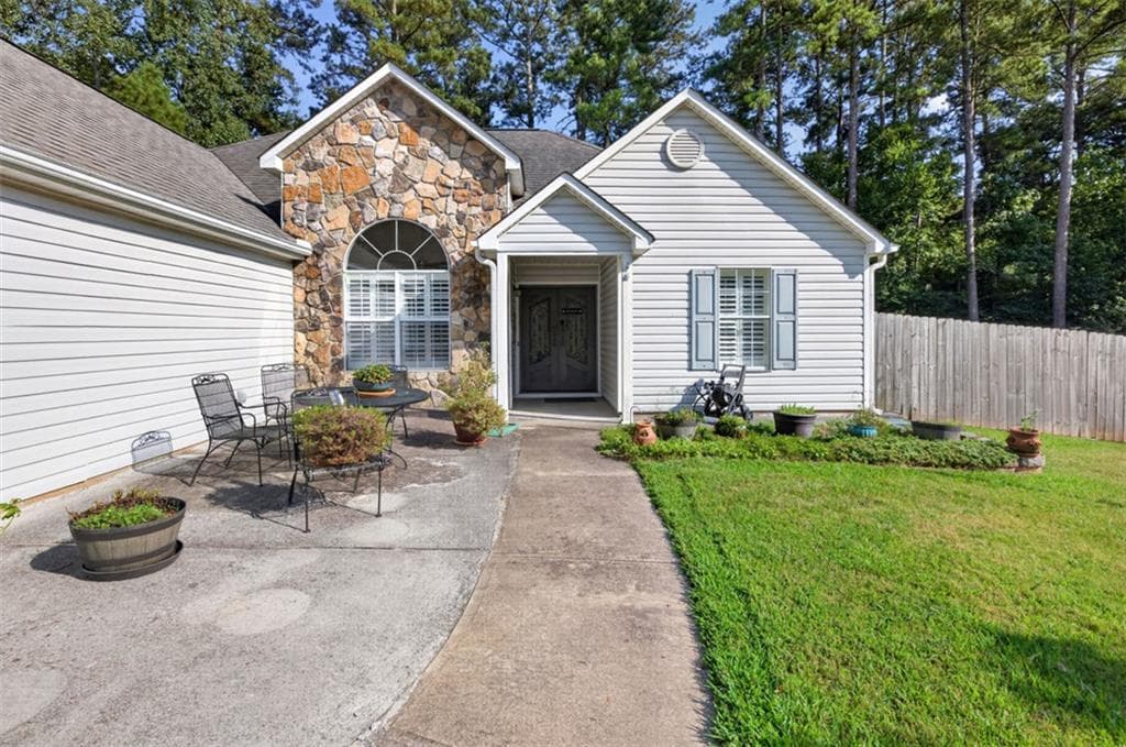 3 bedroom, 2 bathroom, 1,501 sq ft single family residence for sale at 4290 Perrinton Trail, Loganville, GA 30052 — photo 6